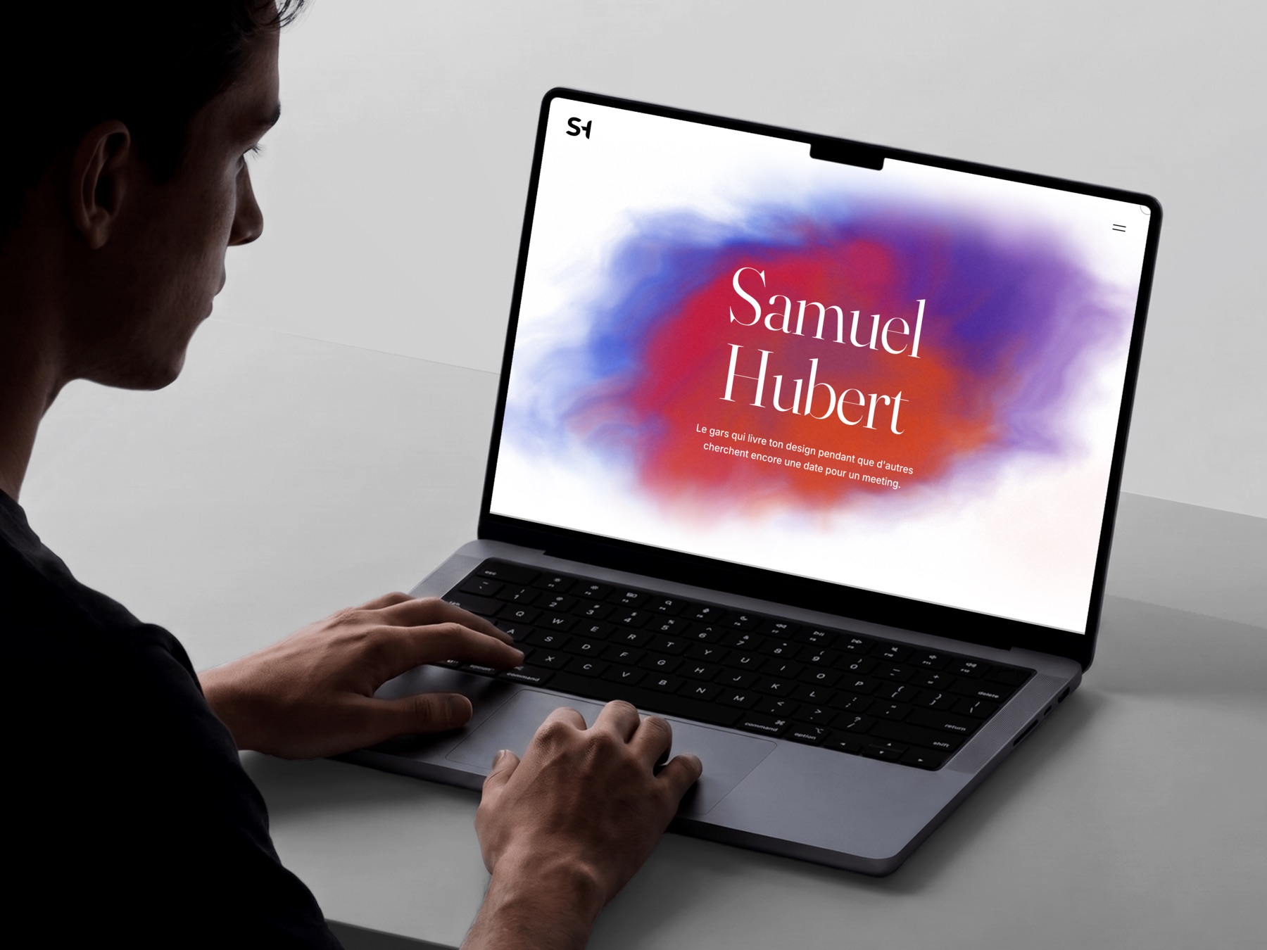 Le site portfolio ouvert sur un MacBook